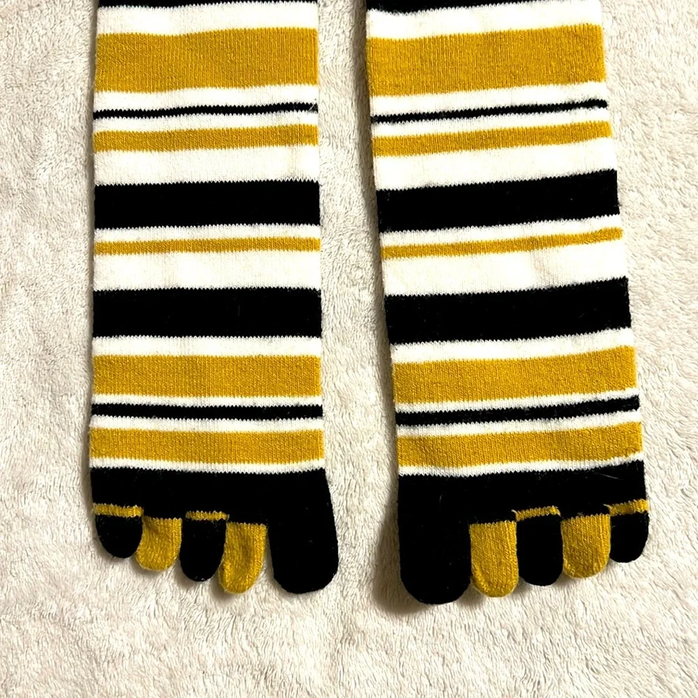 NFL Saints . Five Fingers Striped Toe Socks with Fleur-de-lis. NWOT.